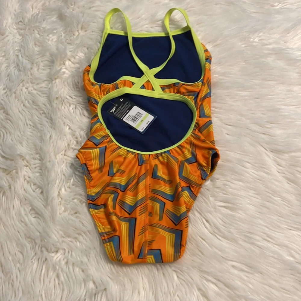 Speedo Swimsuit size 30 brand new with tags - Picture 6 of 8